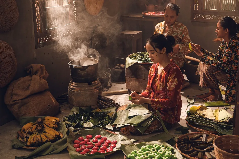 Mâm cơm đặt trước